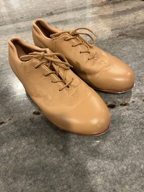 Women’s BLOCH Lace-Up Dancing Shoes in Tan - size 7